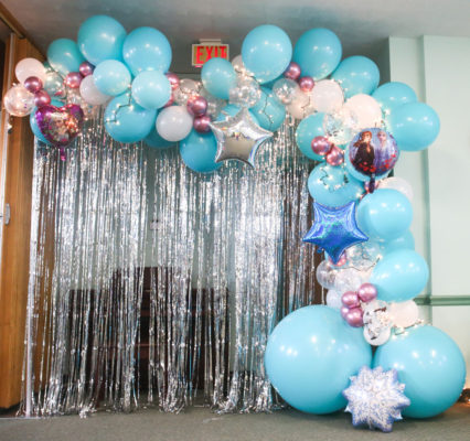 Blue Winter Wonderland Balloon Garland DIY Kit for Girl's Birthday ...